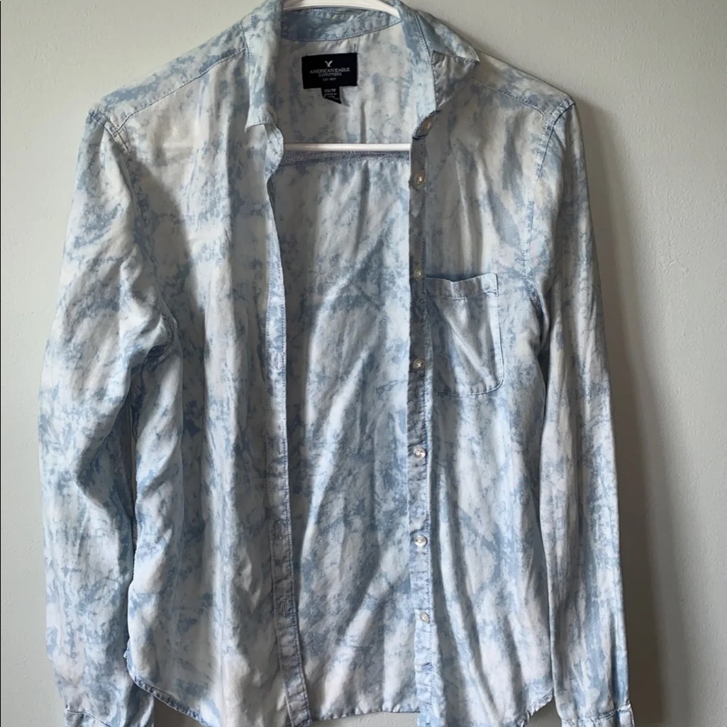 American Eagle Button Up